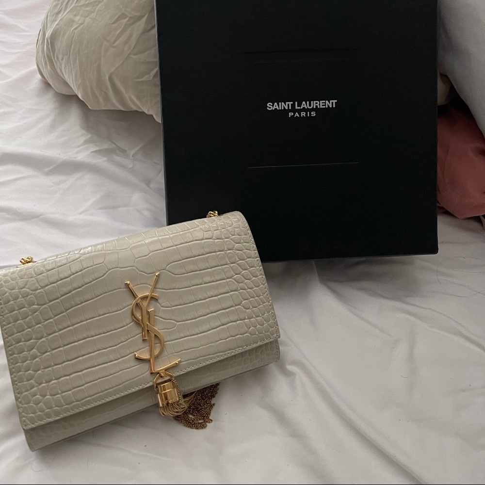 Ysl bag, come with box dust bag and authentic card.! Like new 95%